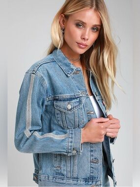 Levi’s premium denim ex-boyfriend trucker denim jacket large